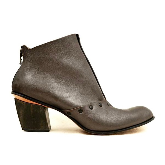 CYDWOQ vintage handmade in USA leather ankle boots size 38